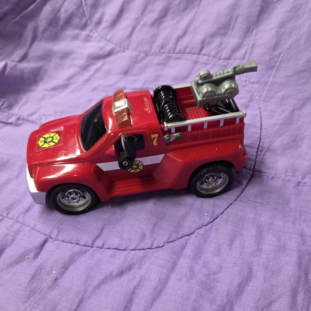 Matchbox Fire Truck RARE Mattel 2001 Moves Lights Sounds Works